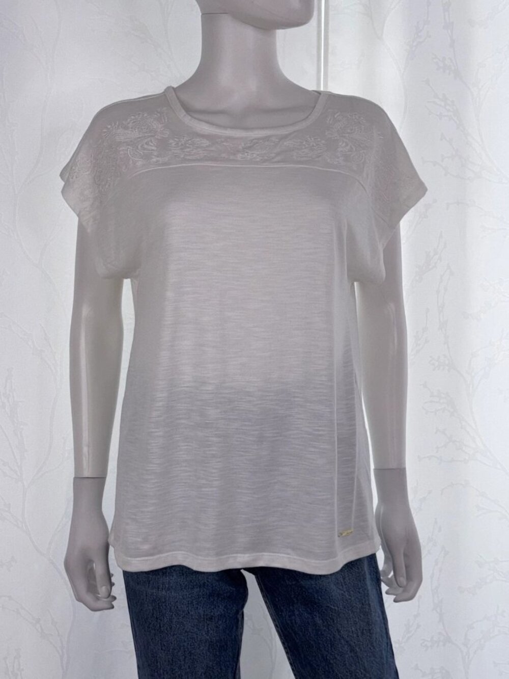 JONES NY women's white Crew neck t-shirt with embroidery small NEW!!